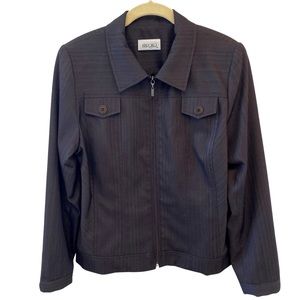 Hiroko lightweight lined jacket with front button pocket detail. Women’s size M